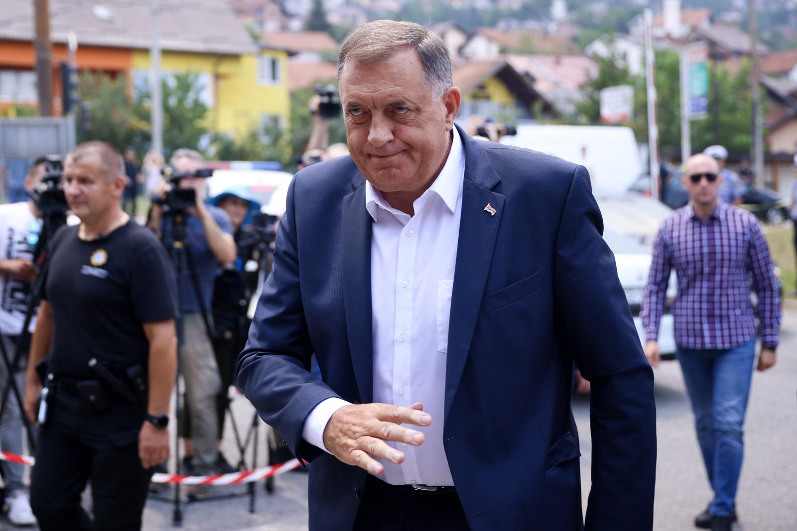 17.07.2024., Sarajevo, Bosna i Hercegovina - Predsjednik bh. entiteta RS Milorad Dodik stigao je danas u sud BiH, a kao i u prijasnjim rocistima, ispred zgrade su ga docekale pristase, no u dosta manjem borju nego što je to ranije bio slucaj. Photo: Armin Durgut/PIXSELL