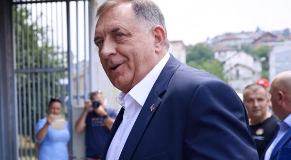 17.07.2024., Sarajevo, Bosna i Hercegovina - Predsjednik bh. entiteta RS Milorad Dodik stigao je danas u sud BiH, a kao i u prijasnjim rocistima, ispred zgrade su ga docekale pristase, no u dosta manjem borju nego što je to ranije bio slucaj. Photo: Armin Durgut/PIXSELL