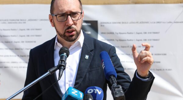 18.07.2024., Zagreb - Jezdovec, gradonacelnik Grada Zagreba Tomislav Tomasevic polozio kamen temeljac za novi objekt Podrucne skole Jezdovec Osnovne Skole Lucko.
 Photo: Robert Anic/PIXSELL