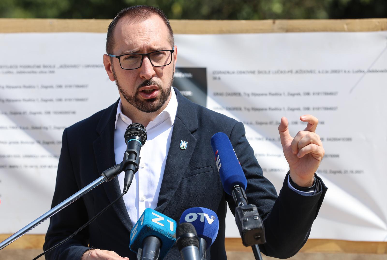 18.07.2024., Zagreb - Jezdovec, gradonacelnik Grada Zagreba Tomislav Tomasevic polozio kamen temeljac za novi objekt Podrucne skole Jezdovec Osnovne Skole Lucko.
 Photo: Robert Anic/PIXSELL