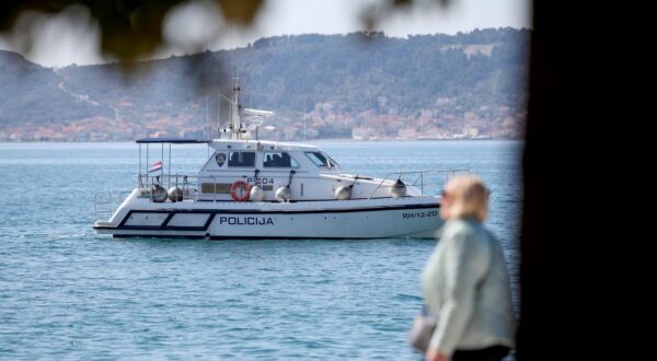 19.03.2024., Zadar - Policijski bord u ophodnji tijekom nastavka sudjenja Dusku Tanaskovicu za ubojstvo na Zrcu. Photo: Sime Zelic/PIXSELL