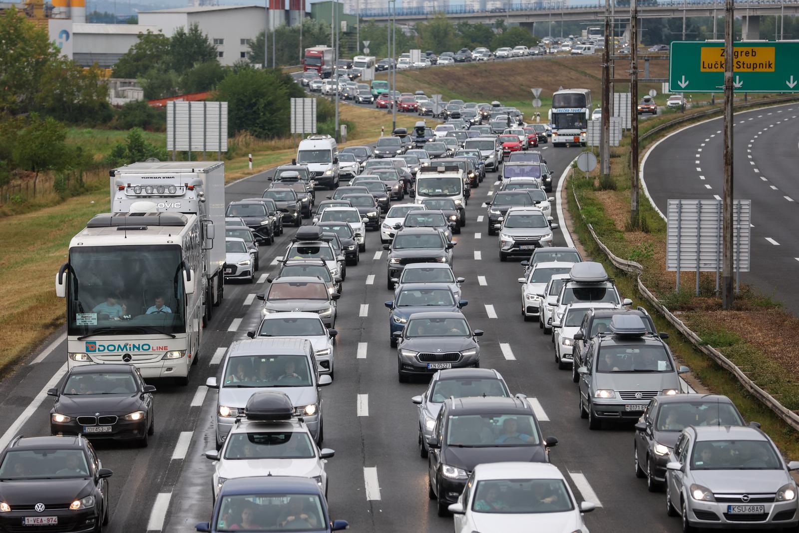 20.07.2024., Zagreb - Izuzetno velike guzve na naplatnoj postaji Lucko u smjeru mora. Photo: Igor Kralj/PIXSELL