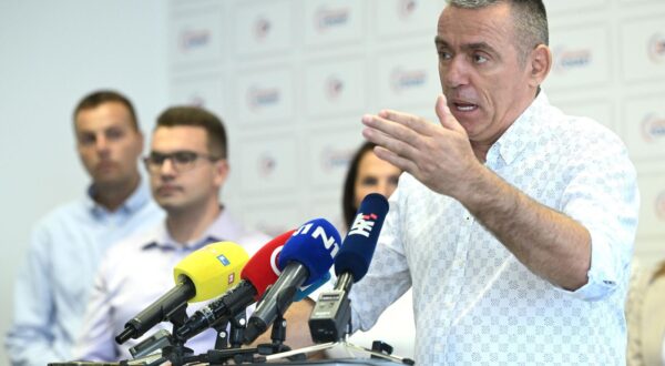 20.08.2024., Zagreb - Konferencija za medije Domovnskog pokreta na temu predaje kandidatura za unutarstranacke izbore. Izjave su dali Ivan Penava i Stipo Mlinaric. Photo: Marko Lukunic/PIXSELL