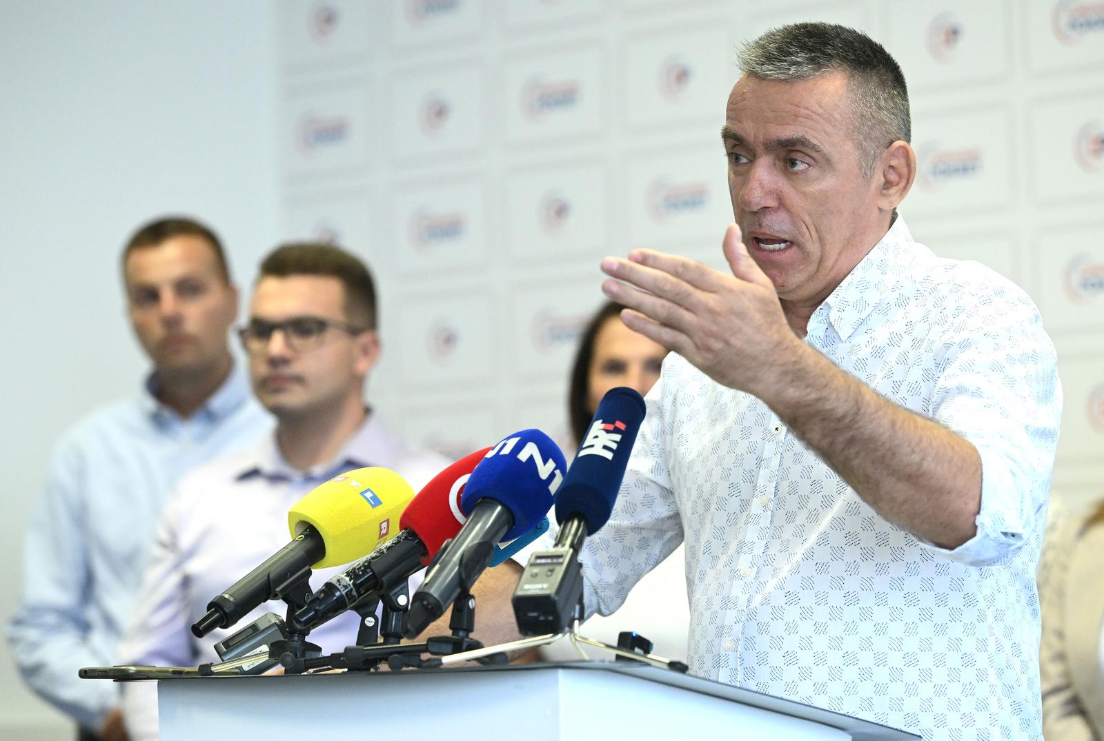 20.08.2024., Zagreb - Konferencija za medije Domovnskog pokreta na temu predaje kandidatura za unutarstranacke izbore. Izjave su dali Ivan Penava i Stipo Mlinaric. Photo: Marko Lukunic/PIXSELL