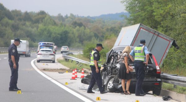 21.08.2024., Ogulin - U prometnoj nesreci koja se dogodila na autocesti A1 izmedu cvora Ogulin i Bosiljevo u smjeru Zagreba smrtno je stradala jedna osoba. Oko 11. 30 sati doslo je do naleta teretnog vozila na musku osobu koja se nalazila van osobnog automobila na zaustavnoj traci.  Photo: Kristina Stedul Fabac/PIXSELL