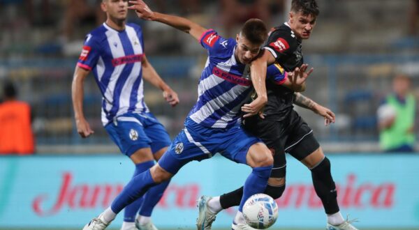 23.08.2024., stadion u Kranjcevicevoj ulici, Zagreb - SuperSport HNL, 04. kolo, NK Lokomotiva - HNK Sibenik. Moreno Zivkovic, Ivan Bozic Photo: Slavko Midzor/PIXSELL