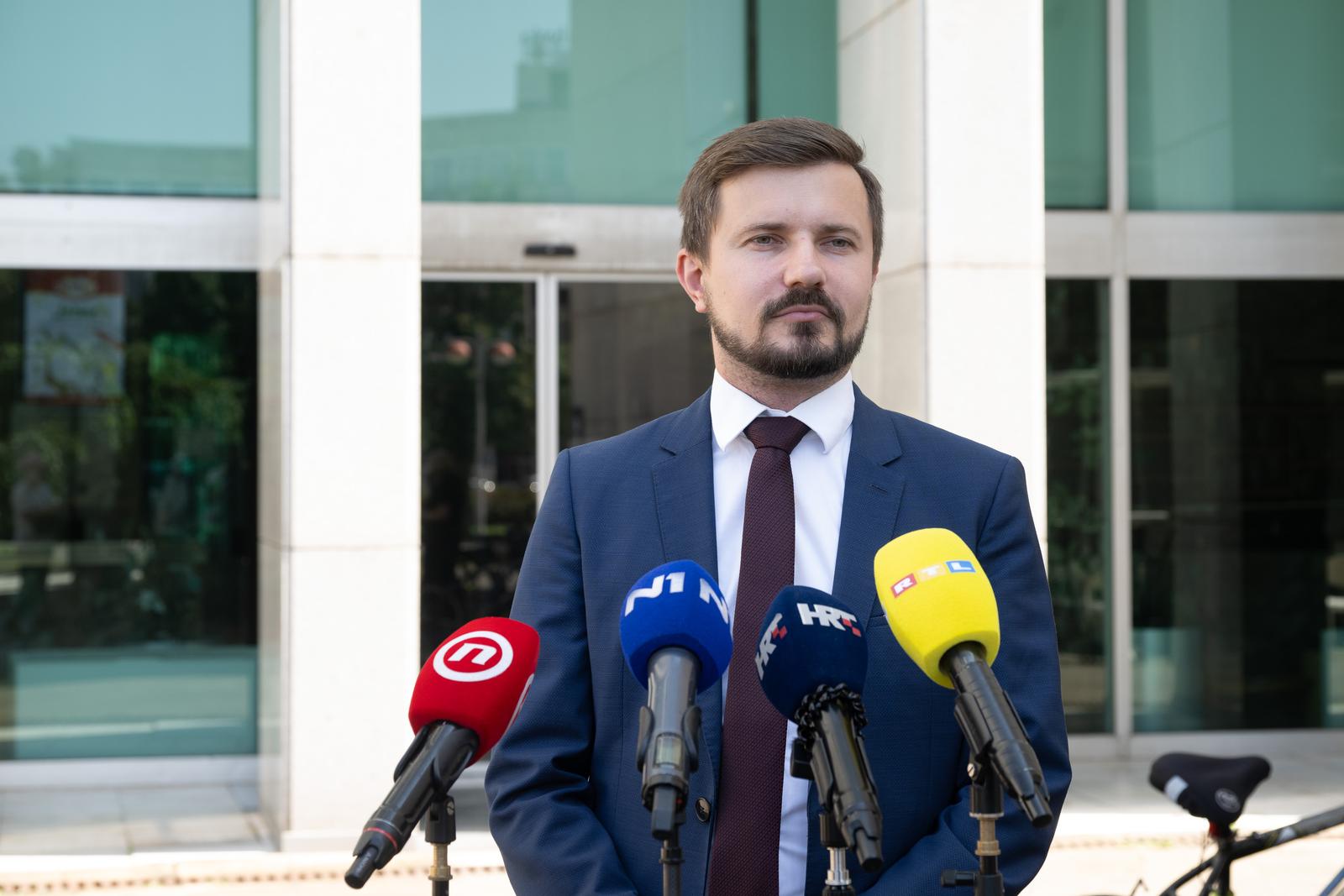 24.08.2024., Zagreb - Predsjednik stranke Fokus Davor Nadji odrzao je izvanrednu konferenciju za medije ispred poslovnog tornja Zagrepcanka. Photo: Davor Puklavec/PIXSELL