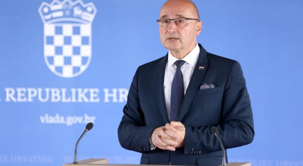 25.07.2024., Zagreb - Ministarstvo vanjskih i europskih poslova Republike Hrvatske danas je notom koja je upucena Veleposlanstvu Crne Gore u Zagrebu, izvijestilo Crnu Goru da je Republika Hrvatska proglasila Andriju Mandica, predsjednika Skupstine Crne Gore, Milana Knezevica, zastupnika u Skupstini Crne Gore, te Aleksu Becica, potpredsjednika Vlade Crne Gore, nepozeljnima u Republici Hrvatskoj zbog sustavnog djelovanja na narusavanju dobrosusjedskih odnosa s Republikom Hrvatskom i kontinuiranog zloupotrebljavanja Republike Hrvatske u unutarnje politicke svrhe. Odluku je prije sjednice Vlade komentirao ministar Gordan Grlic Radman. Photo: Patrik Macek/PIXSELL