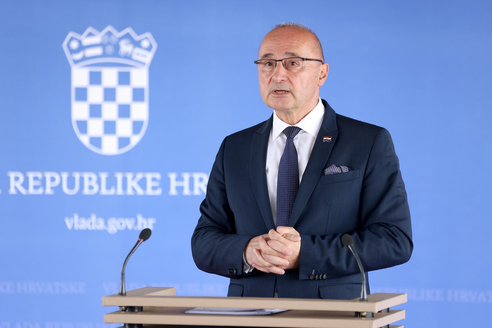 25.07.2024., Zagreb - Ministarstvo vanjskih i europskih poslova Republike Hrvatske danas je notom koja je upucena Veleposlanstvu Crne Gore u Zagrebu, izvijestilo Crnu Goru da je Republika Hrvatska proglasila Andriju Mandica, predsjednika Skupstine Crne Gore, Milana Knezevica, zastupnika u Skupstini Crne Gore, te Aleksu Becica, potpredsjednika Vlade Crne Gore, nepozeljnima u Republici Hrvatskoj zbog sustavnog djelovanja na narusavanju dobrosusjedskih odnosa s Republikom Hrvatskom i kontinuiranog zloupotrebljavanja Republike Hrvatske u unutarnje politicke svrhe. Odluku je prije sjednice Vlade komentirao ministar Gordan Grlic Radman. Photo: Patrik Macek/PIXSELL