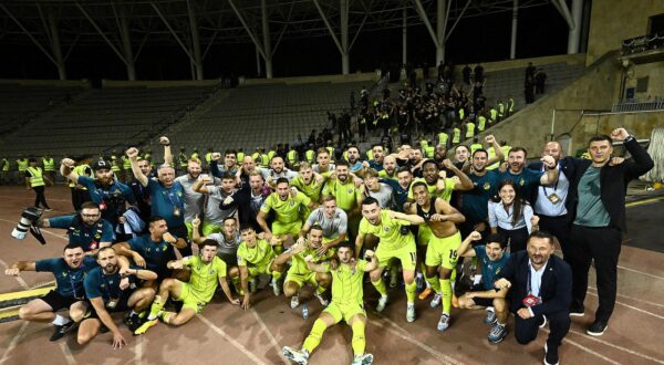 28.08.2024., Baku, Azerbajdzan - Uzvratna utakmica doigravanja UEFA Lige prvaka, Qarabag FK- GNK Dinamo. Slavlje navijaca i igraca Dinama nakon pobjede i izborene Lige Prvaka.  Photo: Marko Lukunic/PIXSELL