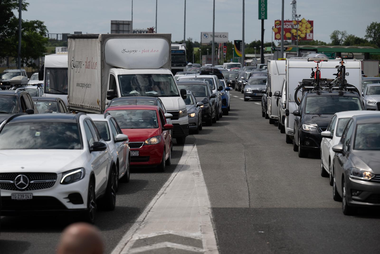 29.07.2024., Zagreb - Velika prometna guzva u oba smjera stvara se na Naplatnoj postaji Lucko. Photo: Davor Puklavec/PIXSELL