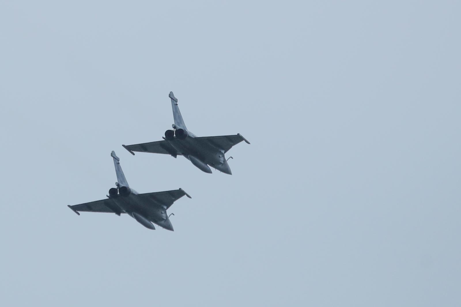 30.05.2024, Zagreb - Obiljezavanje Dana drzavnosti na Jarunu uz pokazne vjezbe Hrvatske vojske i policije. Prelet vojnih aviona Rafale Photo: Luka Batelic/PIXSELL