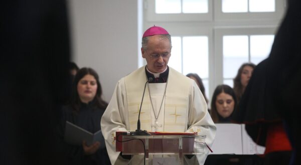 31.05.2024.,Zagreb - Na Hrvatskom katolickom sveucilistu odrzana je proslava Papinog dana i Dana Hrvatskog katolickog sveuculista. Lectio magistralis odrzao je NJ.E. Mons. Paul Richard Gallagher. Na pocetku proslave blagoslovljen je prostor novouredjene Sveucilisne knjiznice na Kampusu Photo: Zeljko Hladika/PIXSELL