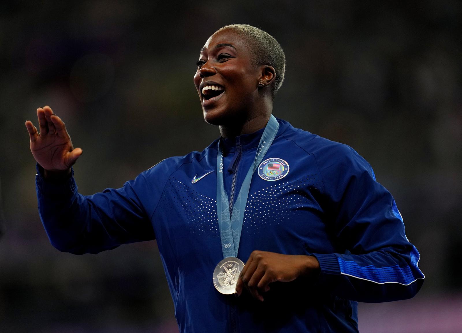 Paris 2024 Olympics - Athletics - Women's Hammer Throw Victory Ceremony - Stade de France, Saint-Denis, France - August 06, 2024. Silver medallist Annette Nneka Echikunwoke of United States celebrates with her medal on the podium REUTERS/Aleksandra Szmigiel Photo: ALEKSANDRA SZMIGIEL/REUTERS