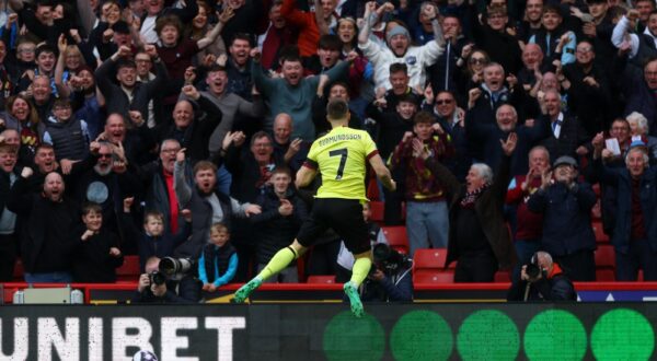 Soccer Football - Premier League - Sheffield United v Burnley - Bramall Lane, Sheffield, Britain - April 20, 2024 Burnley's Johann Berg Gudmundsson celebrates scoring their fourth goal Action Images via Reuters/Lee Smith NO USE WITH UNAUTHORIZED AUDIO, VIDEO, DATA, FIXTURE LISTS, CLUB/LEAGUE LOGOS OR 'LIVE' SERVICES. ONLINE IN-MATCH USE LIMITED TO 45 IMAGES, NO VIDEO EMULATION. NO USE IN BETTING, GAMES OR SINGLE CLUB/LEAGUE/PLAYER PUBLICATIONS. Photo: Lee Smith/REUTERS