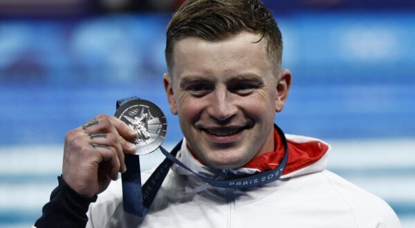 Paris 2024 Olympics - Swimming - Men's 100m Breaststroke Victory Ceremony - Paris La Defense Arena, Nanterre, France - July 28, 2024.  Silver medallist Adam Peaty of Britain celebrates. REUTERS/Clodagh Kilcoyne Photo: Clodagh Kilcoyne/REUTERS