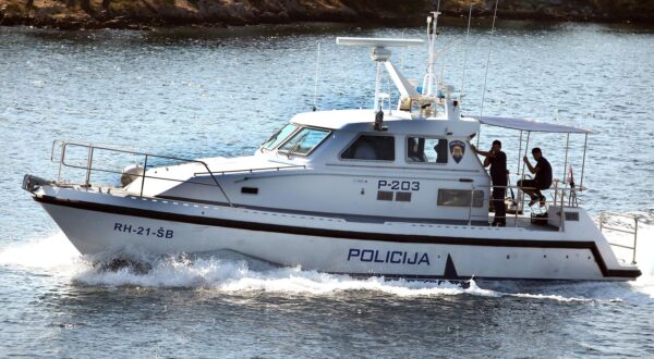 04.10.2019., Sibenik - Policijski gliser patrolira sibenskim akvatorijem.rPhoto: Dusko Jaramaz/PIXSELL