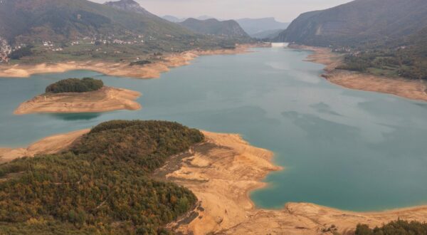 09.10.2022., opcina Prozor-Rama, Bosna i Hercegovina - Ramsko jezero zbog velikih susa tijekom ljetnih mjeseci u velikom dijelu je presusilo. Photo: Matko Begovic/PIXSELL