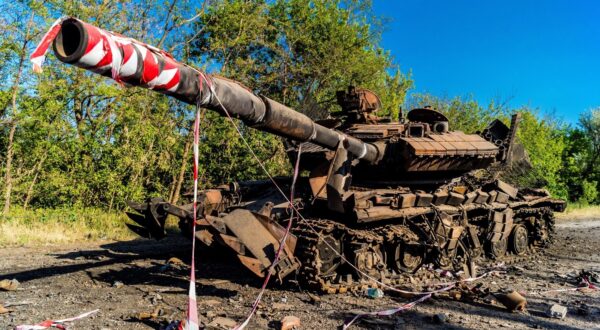 Frontline of Kharkiv, Ukraine, June 2, 2024 Russian tanks destroyed by the Ukrainian armed forces during the Russian offensive which has just taken place north of Kharkiv.,Image: 879256075, License: Royalty-free, Restrictions: Contributor country restriction: Worldwide, Worldwide.
Contributor usage restriction: Advertising and promotion, Consumer goods.
Contributor media restriction: {3BF6E5AD-1379-4FA3-80F4-693FF0E86C73}, {3BF6E5AD-1379-4FA3-80F4-693FF0E86C73}., Model Release: no, Credit line: hernandez jose maria / Alamy / Alamy / Profimedia