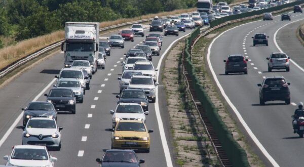 23.07.2016., Zagreb -  Kolona vozila na zagrebackoj obilaznici  u smjeru prema moru proteze se od cvora Buzin do cvora Lucko. rPhoto: Davor Puklavec/PIXSELL