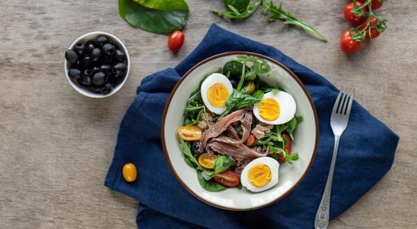 French composed salad with tuna, anchovy, hard-boiled eggs, tomatoes, and black olives.,Image: 675818624, License: Royalty-free, Restrictions: , Model Release: no, Credit line: Jane Vershinin / Alamy / Alamy / Profimedia