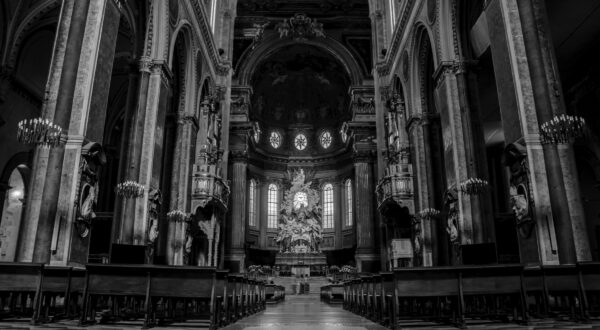 A black and white picture of the main nave of the Naples Cathedral,Image: 829025418, License: Royalty-free, Restrictions: , Model Release: no, Credit line: Bruno Coelho / imageBROKER / Profimedia