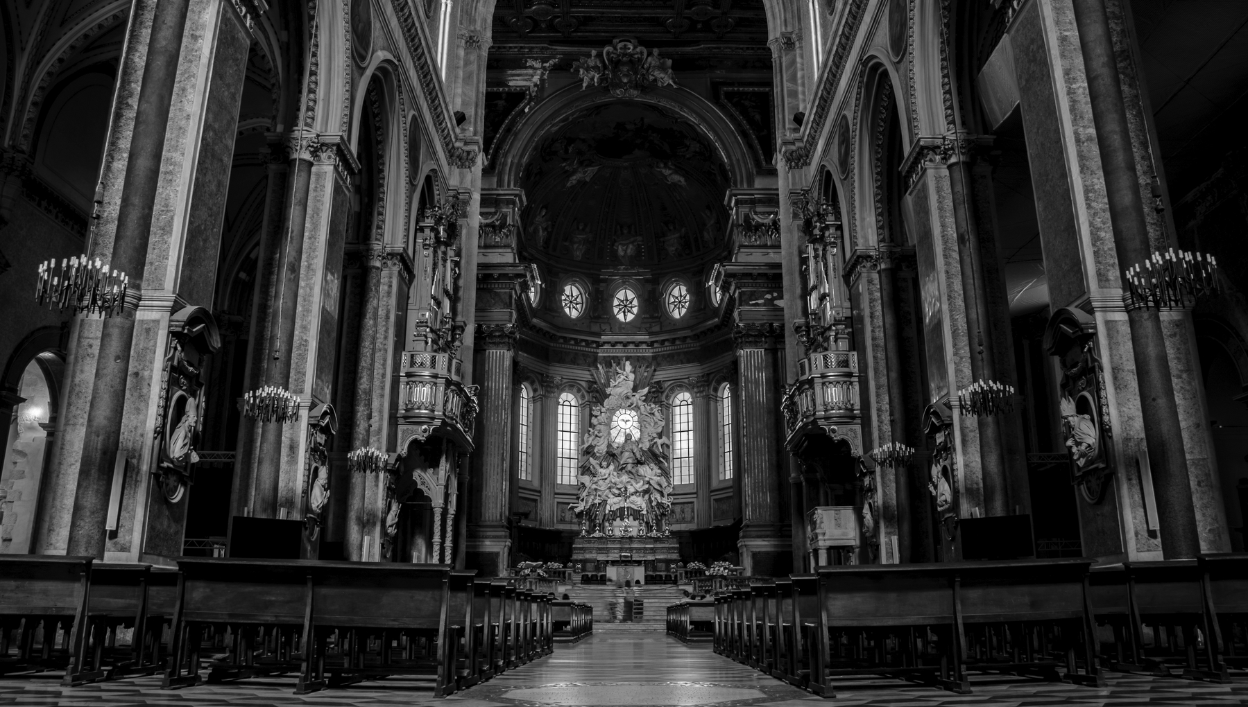 A black and white picture of the main nave of the Naples Cathedral,Image: 829025418, License: Royalty-free, Restrictions: , Model Release: no, Credit line: Bruno Coelho / imageBROKER / Profimedia