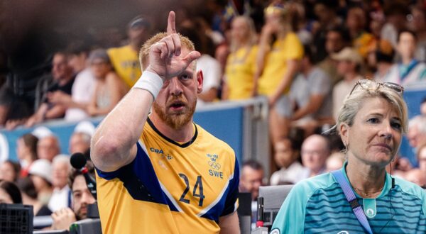 240731 Jim Gottfridsson of Sweden during the men's preliminary round handball match between Slovenia and Sweden during day 5 of the Paris 2024 Olympic Games on July 31, 2024 in Paris. 
Photo: Maxim Thore / BILDBYRĹN / kod MT / MT0633
hĺndball handboll handball olympic games olympics os ol olympiska spel olympiske leker paris 2024 paris-os paris-ol 5 bbeng sverige slovenien depp tecken,Image: 894623266, License: Rights-managed, Restrictions: *** World Rights Except Austria, Denmark, Finland, Norway, and  Sweden *** AUTOUT DNKOUT FINOUT NOROUT SWEOUT, Model Release: no, Credit line: Bildbyran / ddp USA / Profimedia