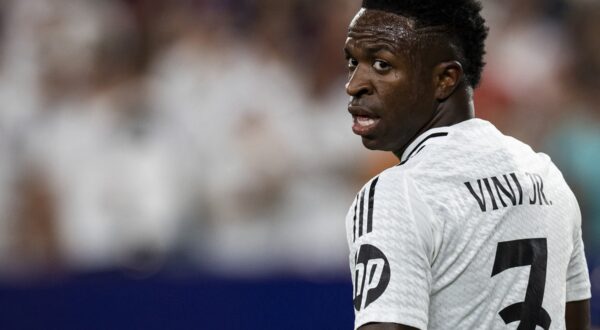 EAST RUTHERFORD, NEW JERSEY - AUGUST 3: Vinícius Junior #7 of Real Madrid looks back in the second half of the pre-season friendly match against FC Barcelona at MetLife Stadium on August 3, 2024 in East Rutherford, New Jersey.   Ira L. Black,Image: 895781124, License: Rights-managed, Restrictions: , Model Release: no, Credit line: Ira L. Black / Getty images / Profimedia