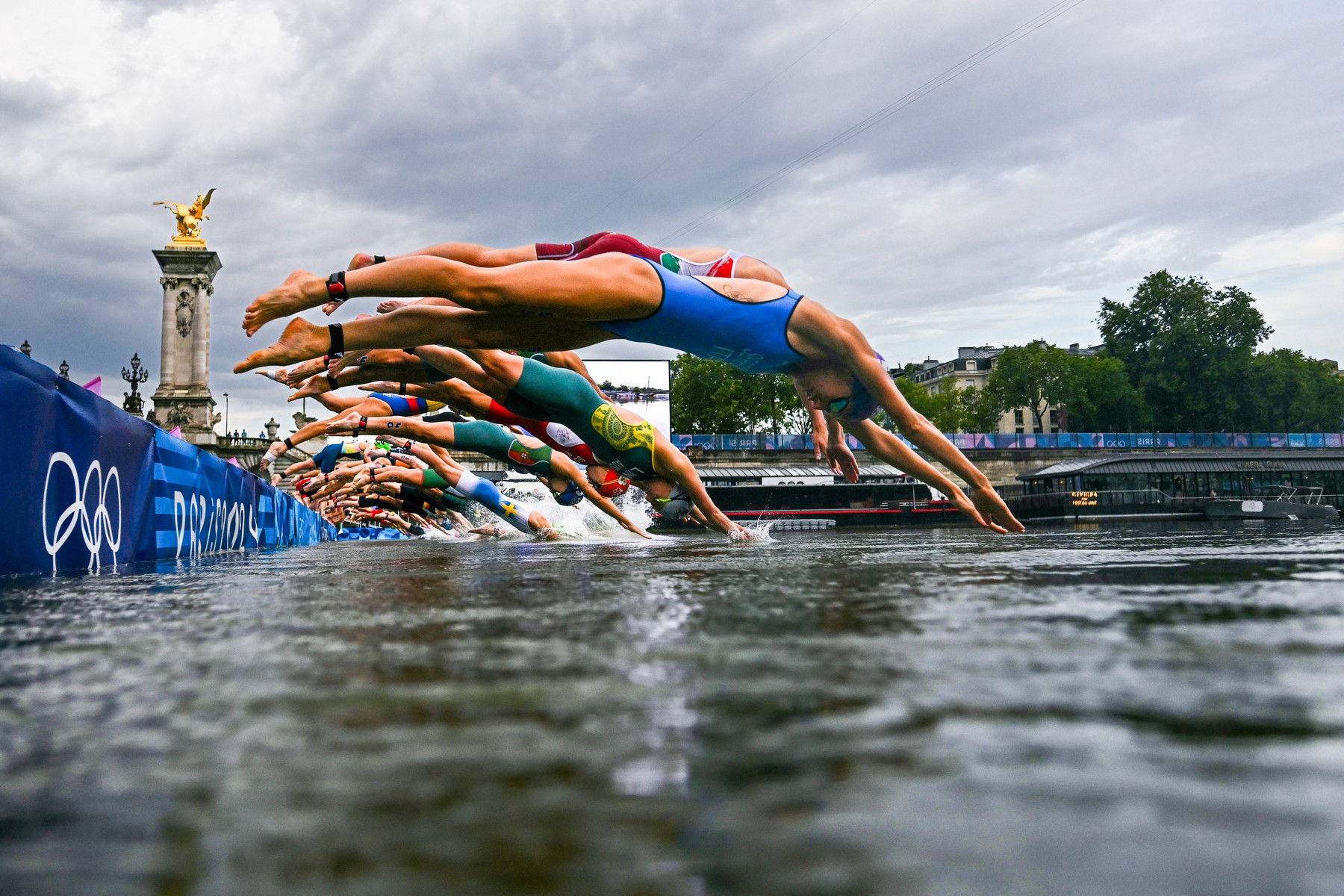 (FILES) Athletes compete in the swimming race in the Seine during the women's individual triathlon at the Paris 2024 Olympic Games in central Paris on July 31, 2024. Paris Olympics organisers have cancelled training for triathletes in the River Seine again because of poor water quality, leading to more uncertainty over whether the mixed relay will go ahead as planned on August 5, 2024.,Image: 895861142, License: Rights-managed, Restrictions: , Model Release: no, Credit line: MARTIN BUREAU / AFP / Profimedia