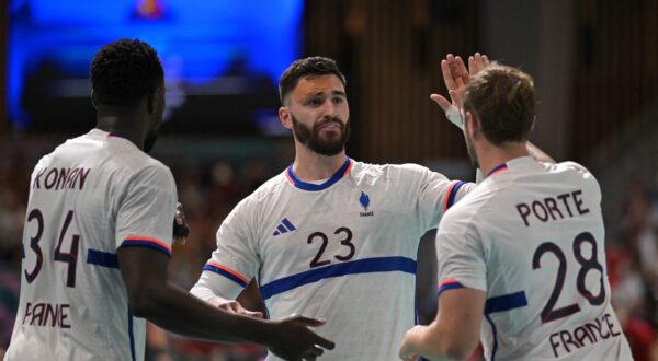 France's pivot #23 Ludovic Fabregas celebrates after scoring with teammates during the Men's Preliminary Round Group B handball match between Hungary and France of the Paris 2024 Olympic Games, at the Paris South Arena in Paris, on August 4, 2024.,Image: 895904011, License: Rights-managed, Restrictions: , Model Release: no, Credit line: Damien MEYER / AFP / Profimedia