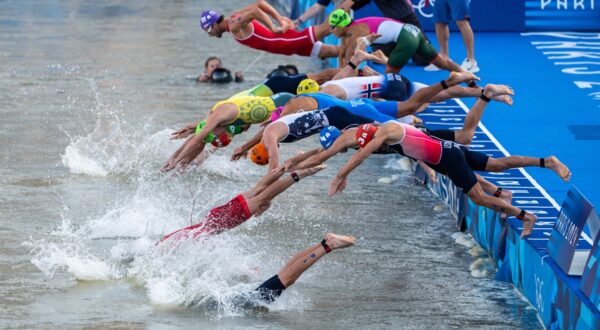 PARIS, FRANCE - AUGUST 05: Athletes dive to compete in the Mixed Relay on day ten of the Olympic Games Paris 2024 at Pont Alexandre III on August 05, 2024 in Paris, France. Aytac Unal / Anadolu,Image: 896130926, License: Rights-managed, Restrictions: , Model Release: no, Credit line: Aytac Unal / AFP / Profimedia