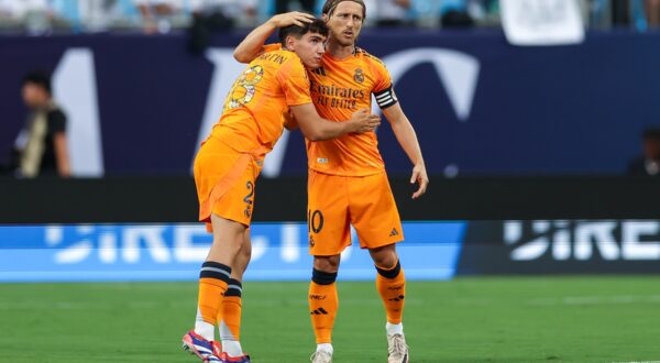 August 6, 2024, Charlotte, North Carolina, U.S: Real Madrid midfielder LUKA MODRIC (10) and Real Madrid midfielder MARIO MARTIN (28) embrace before the Soccer Champions Tour Real Madrid vs Chelsea FC match at Bank of America Stadium in Charlotte, NC on August 6, 2024.,Image: 896662131, License: Rights-managed, Restrictions: , Model Release: no, Credit line: Cory Knowlton / Zuma Press / Profimedia