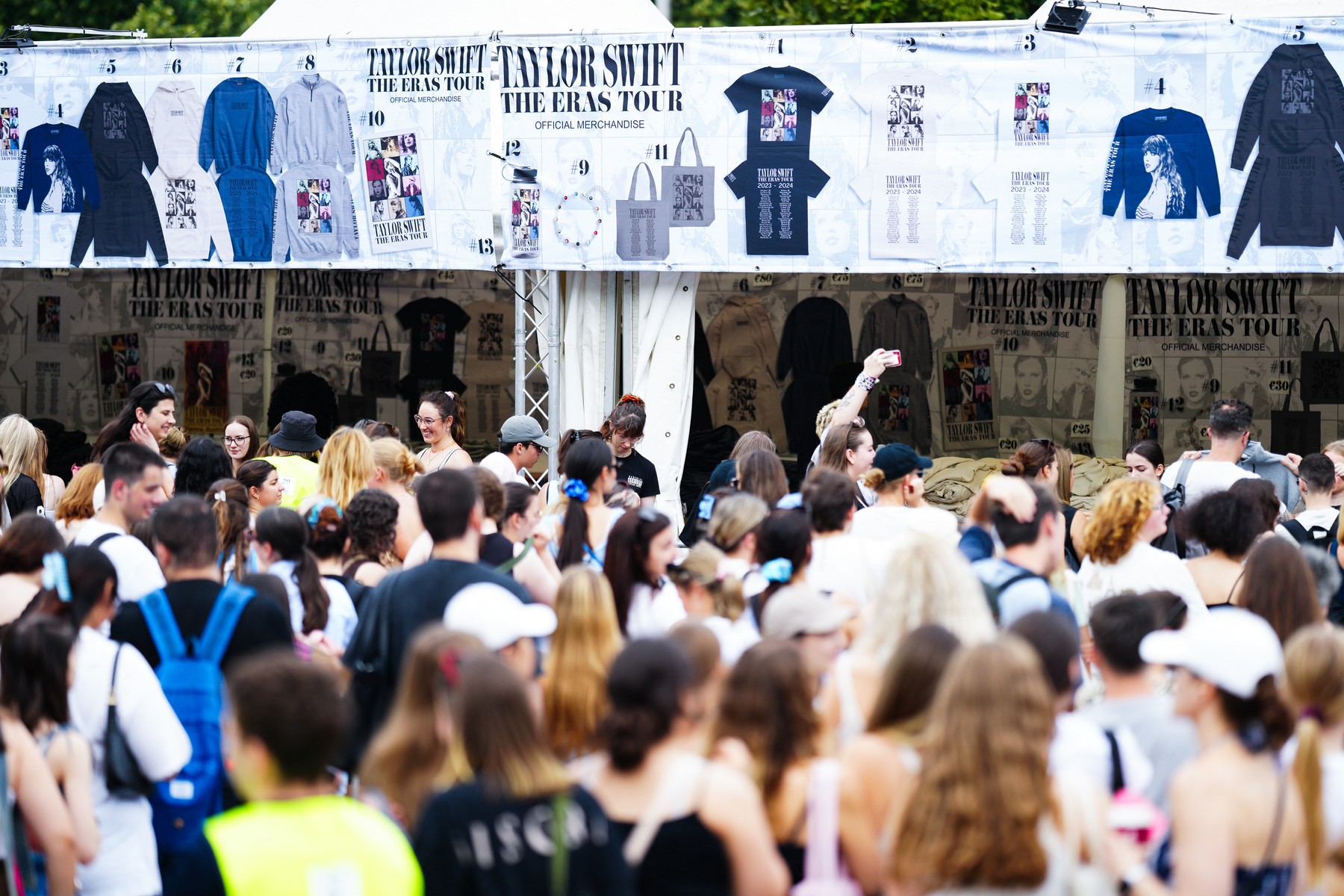 Fans of US mega-star Taylor Swift crowd merchandising booths on August 7, 2024 in front of the Ernst Happel Stadium in Vienna, Austria, prior to her three scheduled concerts. The Vienna leg of a tour by American mega-star Taylor Swift has been cancelled after Austria arrested an Islamic State sympathiser in connection with an attack plot, the organisers said on August 7, 2024. Authorities had earlier confirmed the arrest of a 19-year-old sympathiser of the armed group for allegedly planning an attack in the Vienna region, warning he had a "focus" on Swift's three upcoming shows. About 65,000 spectators were expected at each show scheduled for August 8, 9 and 10.,Image: 896987732, License: Rights-managed, Restrictions: Austria OUT
SOUTH TYROL OUT, Model Release: no, Credit line: Eva MANHART / AFP / Profimedia