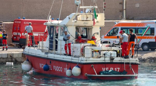 Italian firefighters transport a body bag with a victim after a sailboat sank off the coast of Porticello, nosthwestern of Sicily Island, on August 19, 2024. One person was killed and rescuers were searching for six others missing after a luxury superyacht called "The Bayesian" with 22 people aboard majority of those were British, sank during a sudden storm off the coast of Italy's Sicily, officials said, on August 19, 2024.,Image: 899844702, License: Rights-managed, Restrictions: Italy OUT / -- IMAGE RESTRICTED TO EDITORIAL USE - STRICTLY NO COMMERCIAL USE --, Model Release: no, Credit line: Igor Petyx / AFP / Profimedia