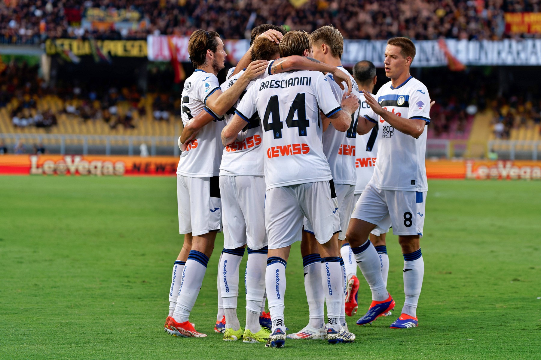 Marco Brescianini of Atalanta celebrates after scoring a goal with teammates during US Lecce vs Atalanta BC, Italian soccer Serie A match in Lecce, Italy, August 19 2024 Copyright: xEmmanuelexMastrodonato/IPAxSportx/xx IPA_48935200 IPA_Agency_IPA48935200,Image: 899929566, License: Rights-managed, Restrictions: PUBLICATIONxNOTxINxITA, Model Release: no, Credit line: Emmanuele Mastrodonato/IPA Sport / imago sportfotodienst / Profimedia