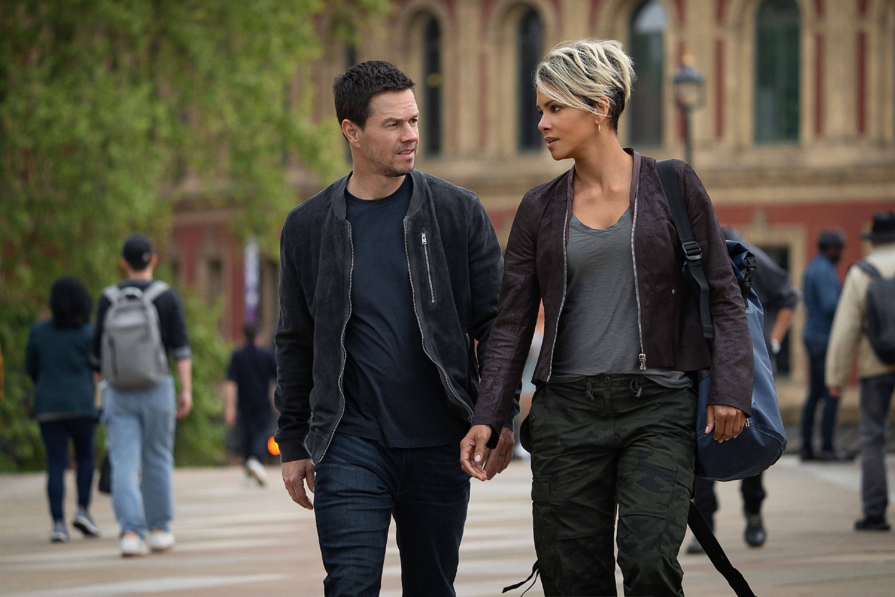 Mark Wahlberg, Halle Berry, The Union 2024. Photo credit: Laura Radford/Netflix Copyright: xx 34708-004THA The Hollywood Archive,Image: 900738783, License: Rights-managed, Restrictions: imago is entitled to issue a simple usage license at the time of provision. Personality and trademark rights as well as copyright laws regarding art-works shown must be observed. Commercial use at your own risk.;PUBLICATIONxNOTxINxUSAxCANxUK, Model Release: no, Credit line: IMAGO / imago stock&people / Profimedia