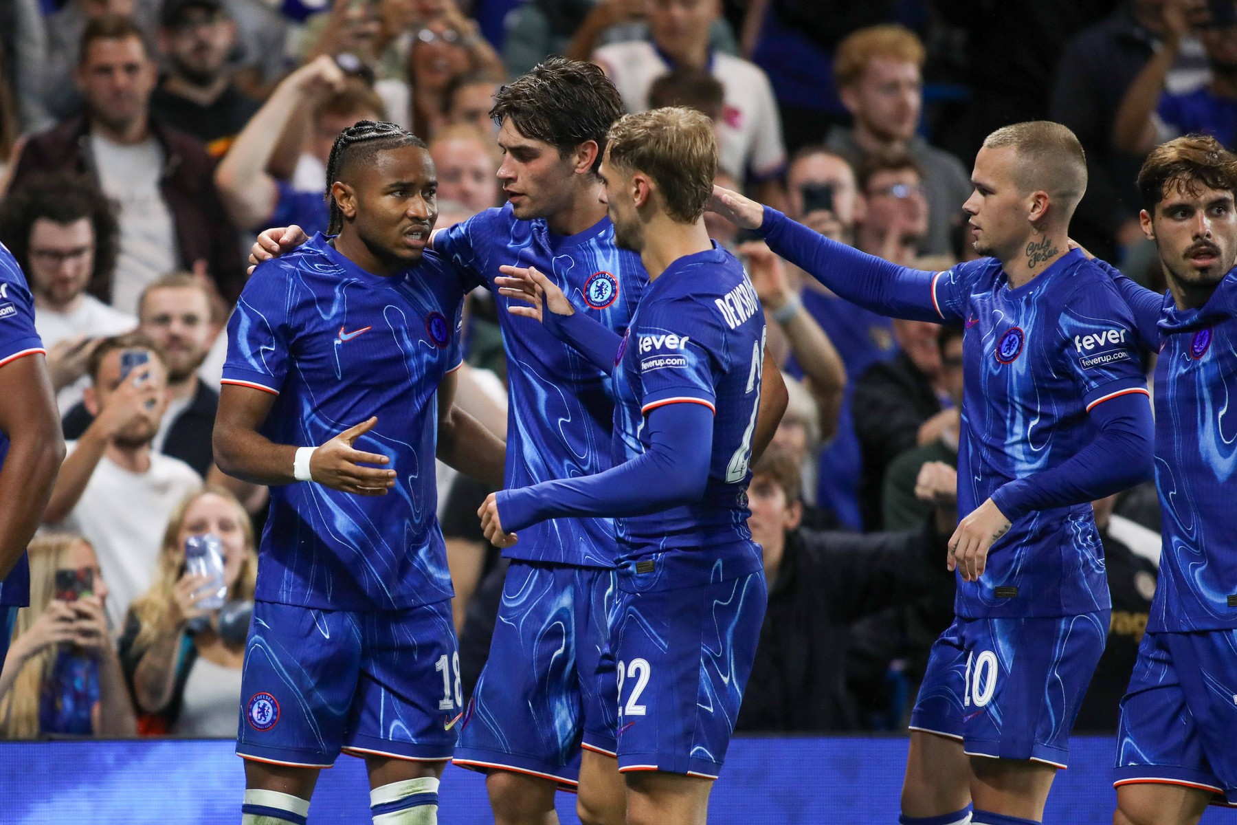 London, England, August 22nd 2024: Christopher Nkunku 18 Chelsea celebrates with his teammates after scoring a penalty during the UEFA Conference League game between Chelsea and Servette at Stamford Bridge in London, England Copyright: xAlexanderxCanillas/SPPx spp-en-AlCa-0V1A4183,Image: 900787666, License: Rights-managed, Restrictions: PUBLICATIONxNOTxINxBRAxMEX, Model Release: no, Credit line: Alexander Canillas/SPP / imago sportfotodienst / Profimedia