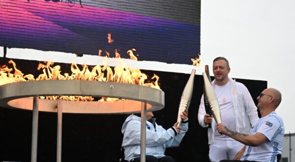 Britain's Helene Raynsford, and Britain's Gregor Ewan, light the torch of President of the International Paralympic Committee Andrew Parsons, lit from the cauldron, during the Paralympic torch-lighting ceremony at Stoke Mandeville in Aylesbury, central England on August 24, 2024. Four days before the Paris Paralympic Games begins, the Paralympic flame was lit on Saturday next to the English hospital where the idea for the competition was born. The Paralympic movement dates back to 1948, when German neurologist Ludwig Guttmann organised sporting events for injured veterans at Stoke Mandeville Hospital, northwest of London. The flame will pass through the Channel Tunnel on Sunday, with 24 British torchbearers taking it halfway, before handing it over to 24 French torchbearers, who will take it to Calais.,Image: 901199721, License: Rights-managed, Restrictions: , Model Release: no, Credit line: JUSTIN TALLIS / AFP / Profimedia