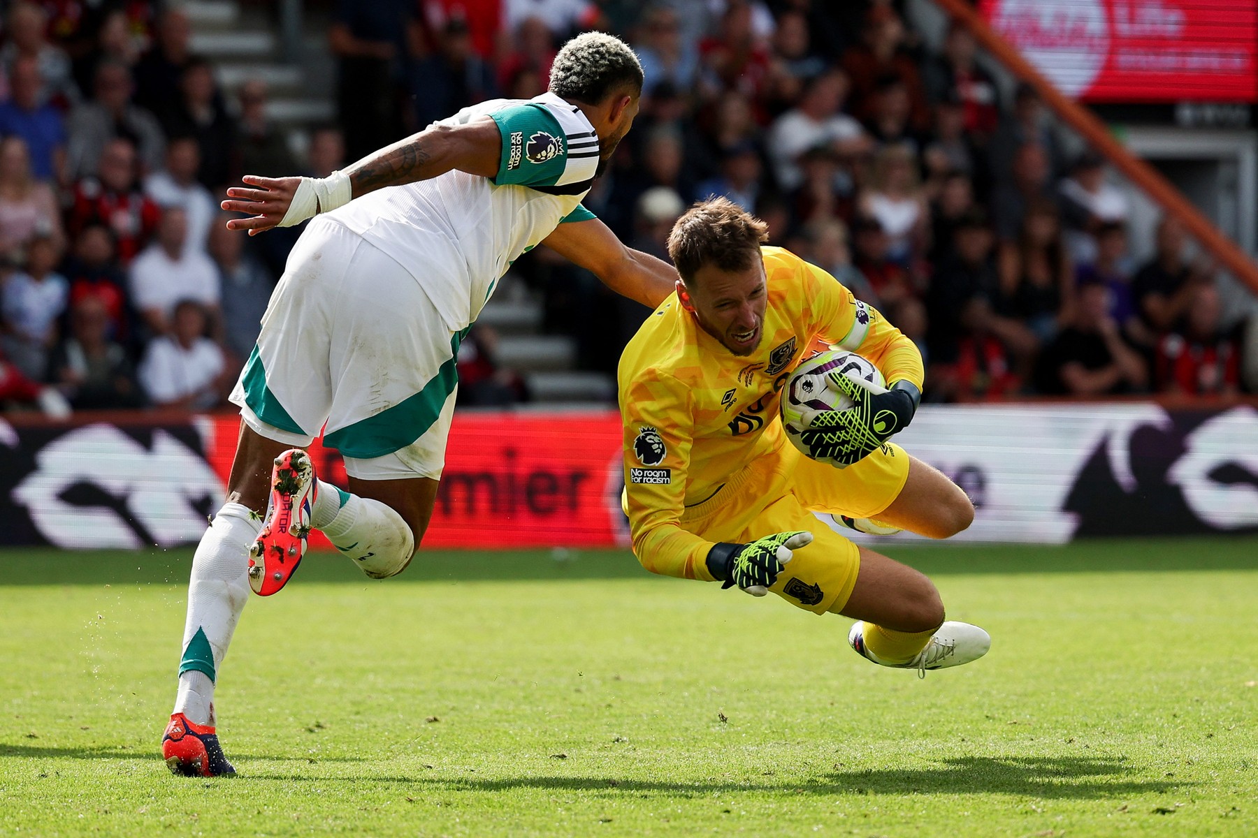 Newcastle United's Brazilian striker #07 Joelinton vies for the ball with Bournemouth's Brazilian goalkeeper #01 Neto during the English Premier League football match between Bournemouth and Newcastle United at the Vitality Stadium in Bournemouth, southern England on August 25, 2024.,Image: 901455672, License: Rights-managed, Restrictions: RESTRICTED TO EDITORIAL USE. No use with unauthorized audio, video, data, fixture lists, club/league logos or 'live' services. Online in-match use limited to 120 images. An additional 40 images may be used in extra time. No video emulation. Social media in-match use limited to 120 images. An additional 40 images may be used in extra time. No use in betting publications, games or single club/league/player publications., Model Release: no, Credit line: Adrian DENNIS / AFP / Profimedia