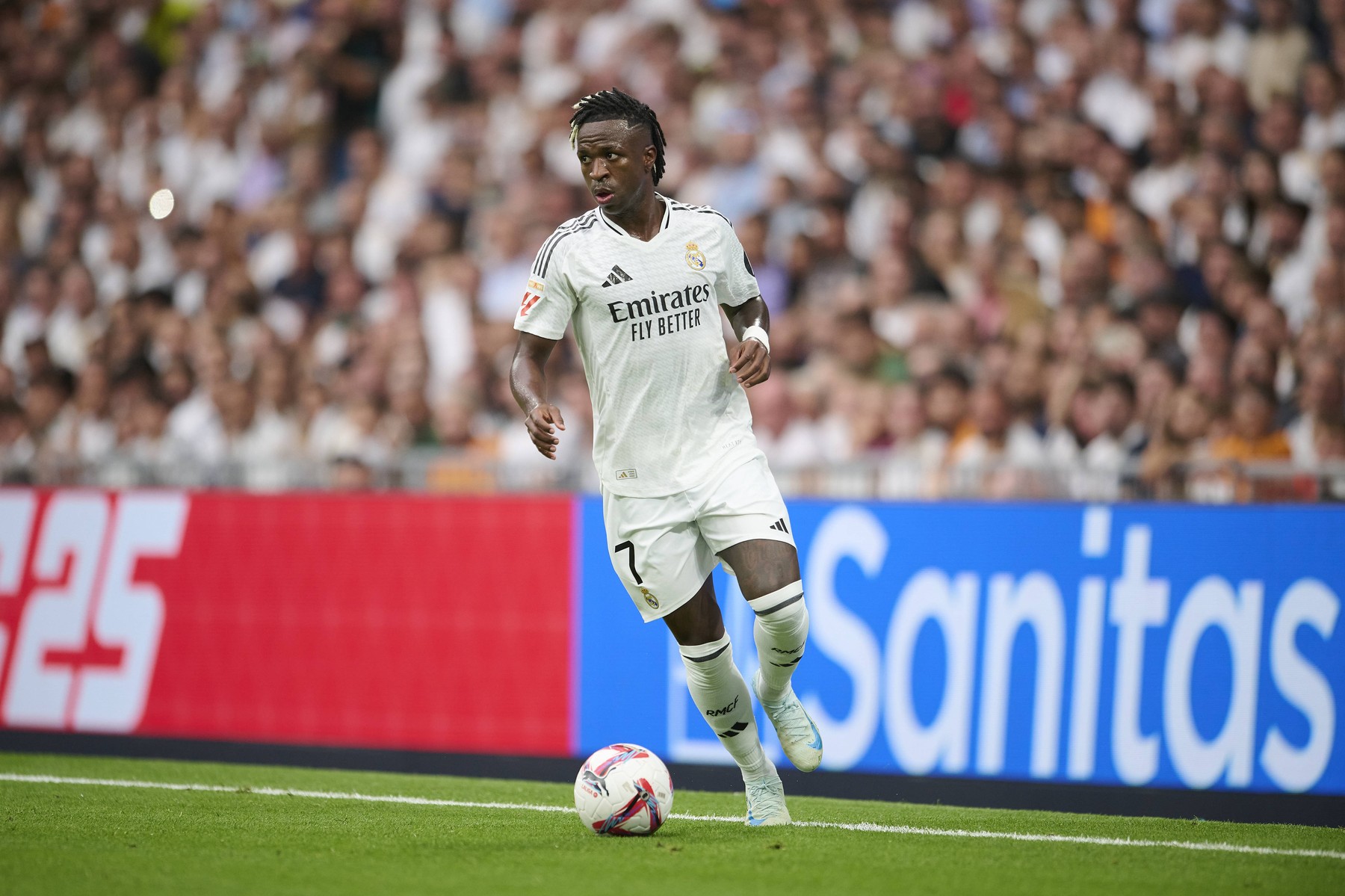 LaLiga EA Sports, Real Madrid v Real Valladolid MADRID, SPAIN - AUGUST 26: Vinicius Junior left winger of Real Madrid in action during the LaLiga EA Sports match between Real Madrid and Real Valladolid at Santiago Bernabeu Stadium on August 25, 2024 in Madrid, Spain. Photo by /Photo Players Images/Magara Press Madrid Santiago Bernabeu Stadium Madrid Spain Copyright: xFranciscoxMaciax,Image: 901781423, License: Rights-managed, Restrictions: , Model Release: no, Credit line: Francisco Macia / imago sportfotodienst / Profimedia