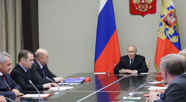 epa11551304 Russian President Vladimir Putin (C) chairs a meeting with members of the Security Council at the Novo-Ogaryovo state residence, outside Moscow, Russia, 16 August 2024. The Russian Defense Ministry said on 15 August that the Ukrainian Armed Forces lost up to 220 military personnel and 19 armored vehicles during the day, with total losses amounting to 2860 military personnel, 41 tanks, 63 armored personnel carriers-infantry fighting vehicles, 213 armored vehicles. Kursk's acting regional governor Alexey Smirnov stated that the situation in the region remains difficult: the Ukrainian Armed Forces control 28 settlements. According to Smirnov, about 2000 people live in these settlements, with more than 121,000 people having been evacuated since Ukraine's incursion into the Kursk region began on 06 August 2024.  EPA/ALEKSEY BABUSHKIN/SPUTNIK/KREMLIN POOL MANDATORY CREDIT