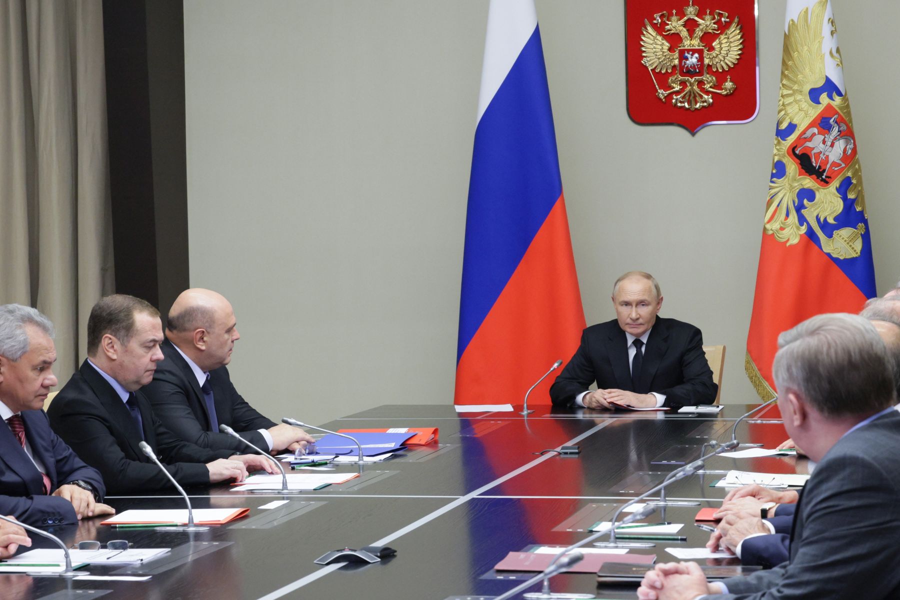 epa11551304 Russian President Vladimir Putin (C) chairs a meeting with members of the Security Council at the Novo-Ogaryovo state residence, outside Moscow, Russia, 16 August 2024. The Russian Defense Ministry said on 15 August that the Ukrainian Armed Forces lost up to 220 military personnel and 19 armored vehicles during the day, with total losses amounting to 2860 military personnel, 41 tanks, 63 armored personnel carriers-infantry fighting vehicles, 213 armored vehicles. Kursk's acting regional governor Alexey Smirnov stated that the situation in the region remains difficult: the Ukrainian Armed Forces control 28 settlements. According to Smirnov, about 2000 people live in these settlements, with more than 121,000 people having been evacuated since Ukraine's incursion into the Kursk region began on 06 August 2024.  EPA/ALEKSEY BABUSHKIN/SPUTNIK/KREMLIN POOL MANDATORY CREDIT