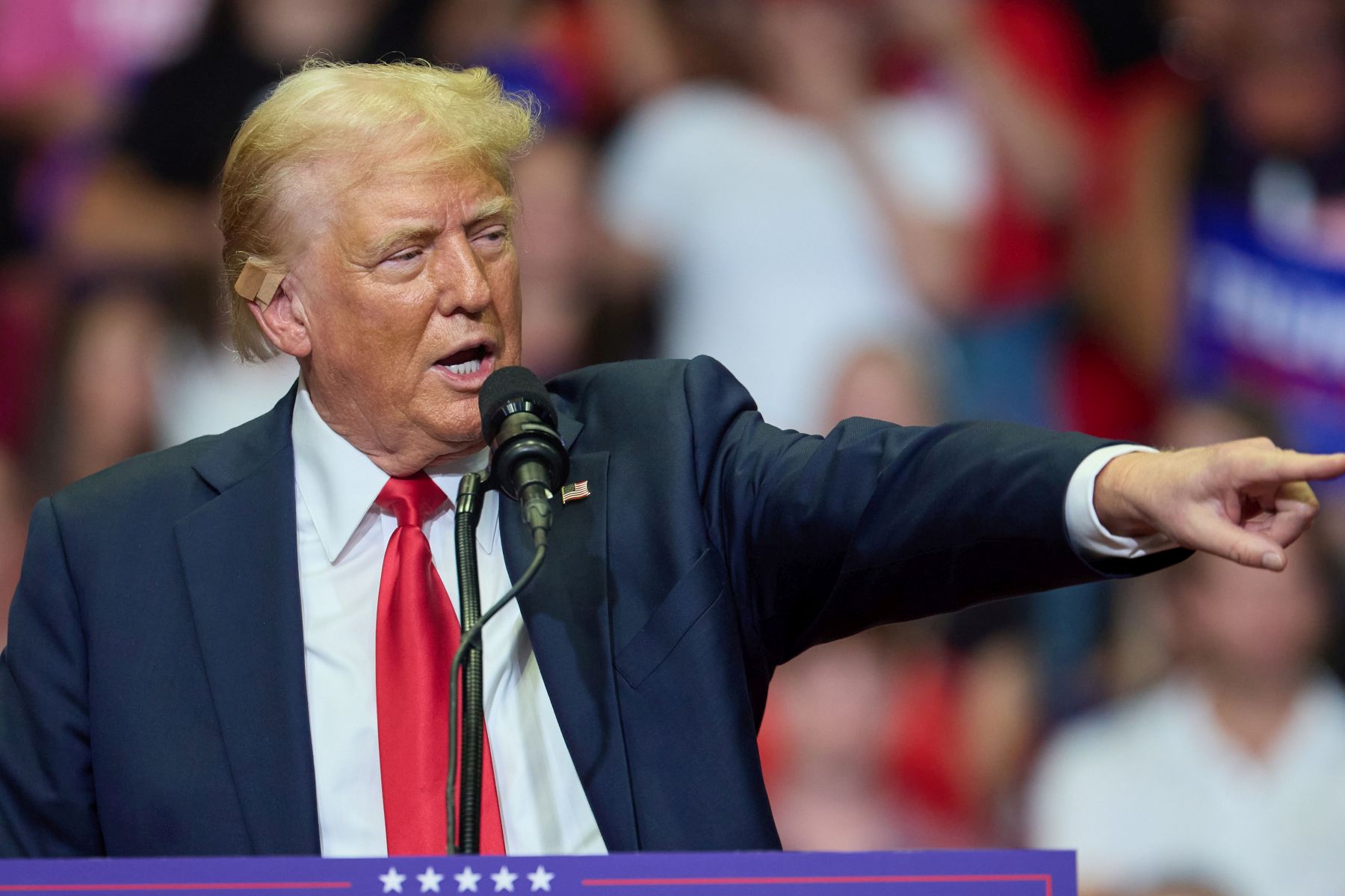 epa11489818 Republican presidential nominee Donald J. Trump speaks at his first joint rally with Republican vice presidential nominee Senator JD Vance at Van Andel Arena in Grand Rapids, Michigan, USA, 20 July 2024.  EPA/ALLISON DINNER