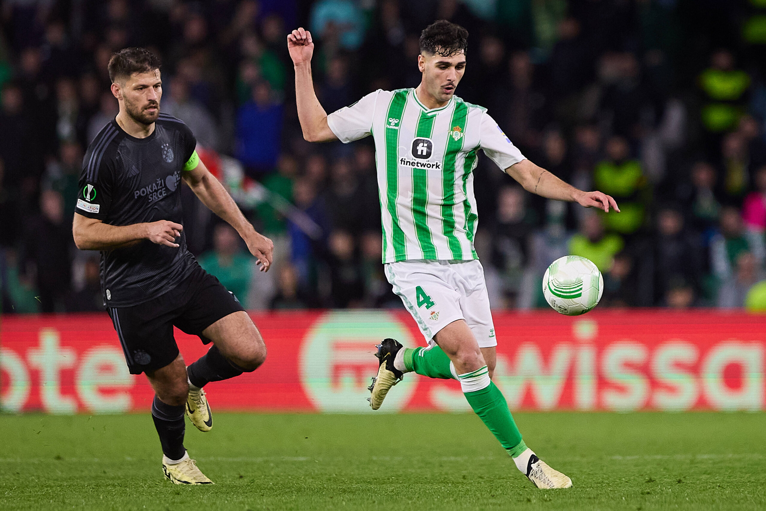 ESP: Real Betis-Dinamo Zagreb. UEFA Conference League Johnny Cardoso of Real Betis and Bruno Perkovic during the UEFA Conference League, intermediate round match, between Real Betis and Dinamo Zagreb played at Benito Villamarin Stadium on February 15, 2024 in Sevilla, Spain. kpng Copyright: xAndresxGongorax/xPRESSINPHOTOx AG_240215_051