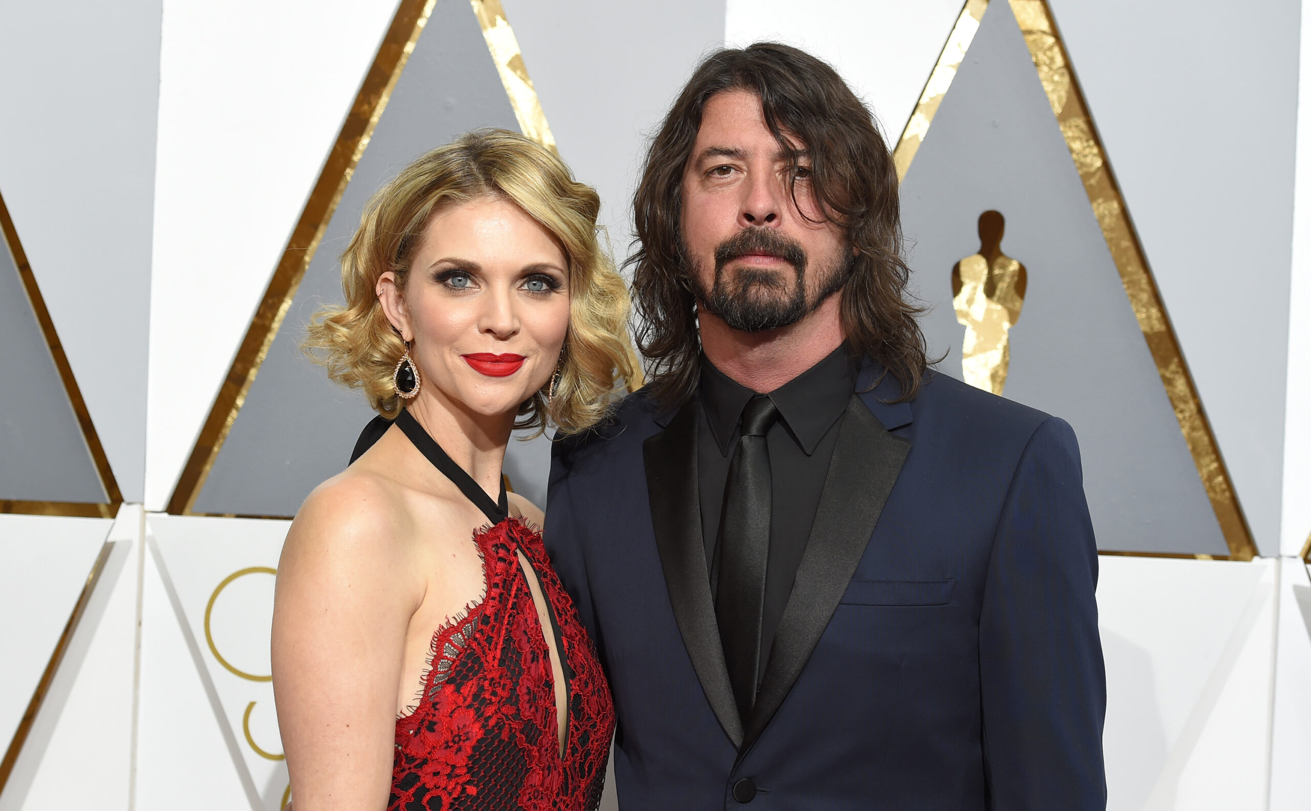 Jordyn Blum, left, and Dave Grohl arrive at the Oscars on Sunday, Feb. 28, 2016, at the Dolby Theatre in Los Angeles. (Photo by Dan Steinberg/Invision/AP)