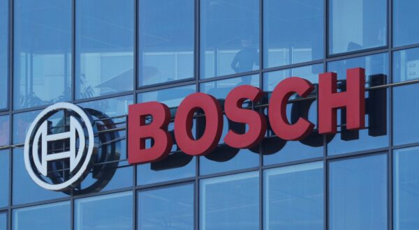 FILE PHOTO: The logo of Bosch is seen at an office building in Kyiv, Ukraine July 6, 2020.  REUTERS/Valentyn Ogirenko