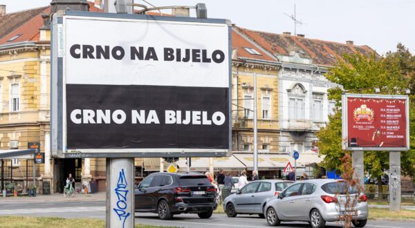 10.09.2024., Osijek - Plakat "Crno na bijelo" kojim Mario Radic najavljuje osnivanje nove stranke. Photo: Borna Jaksic/PIXSELL