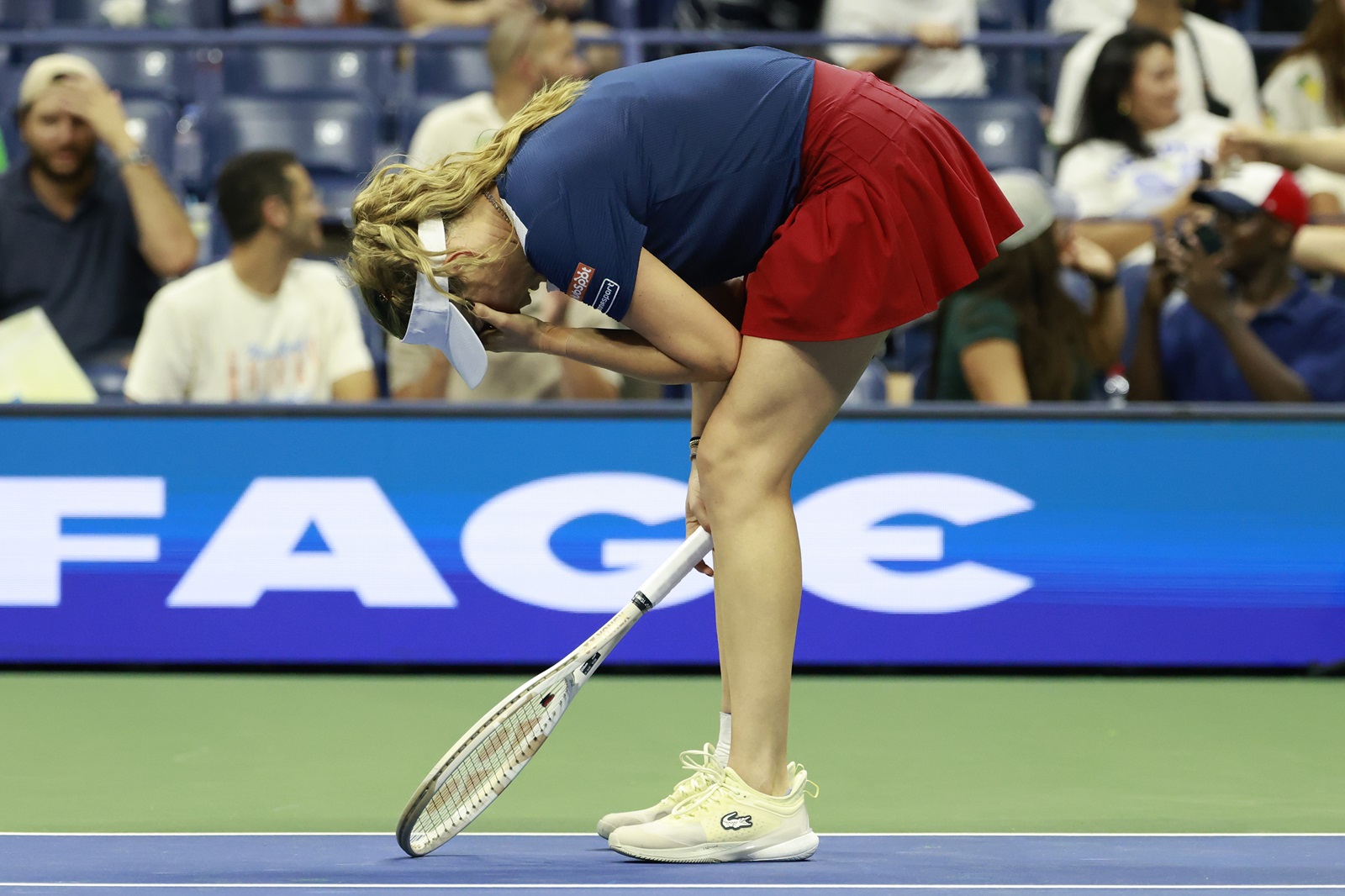 epa11579171 Donna Vekic of Croatia reacts after a point against Qinwen Zheng of China during their fourth round match at the US Open Tennis Championships at the USTA Billie Jean King National Tennis Center in Flushing Meadows, New York, USA, 01 September 2024. The US Open tournament runs from 26 August through 08 September.  EPA/JOHN G. MABANGLO