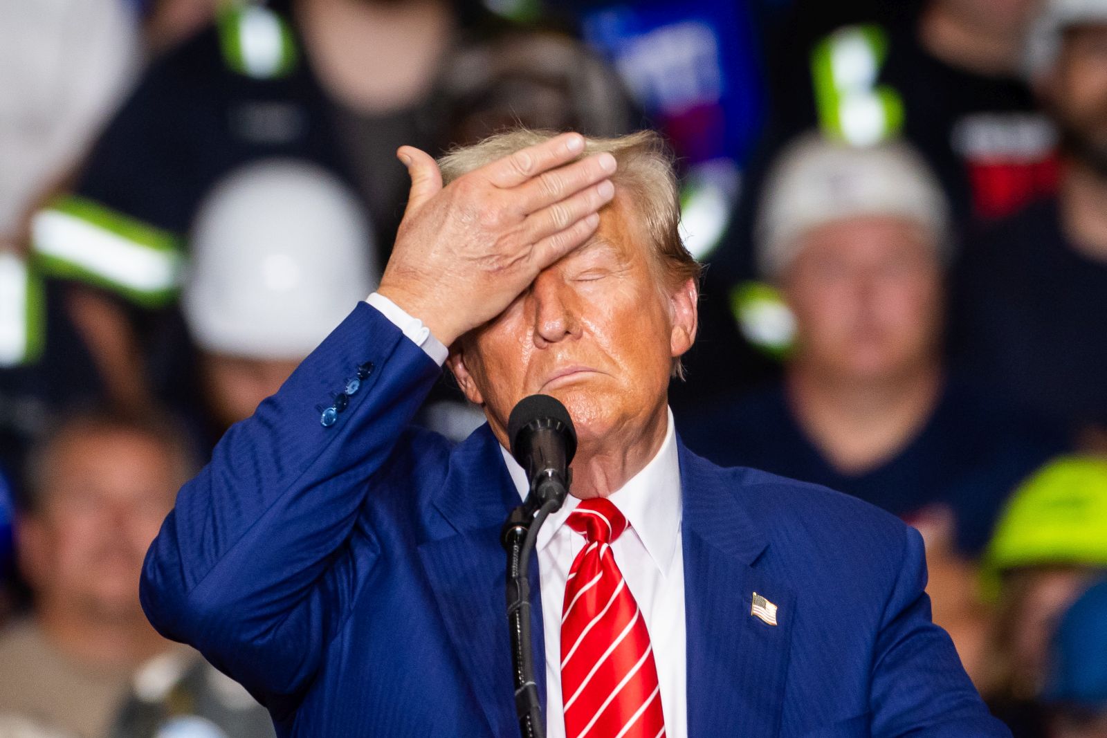 epa11574447 Former US President and current Republican presidential nominee Donald Trump speaks at a campaign rally in Johnstown, Pennsylvania, USA, 30 August 2024. Trump spoke about energy development in the battleground state, as well as vice president and Democratic presidential nominee Kamala Harris’s stance on fracking.  EPA/JIM LO SCALZO